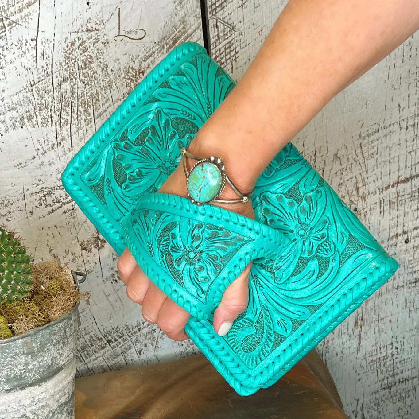 El Guantes Clutch/Crossbody in Turquoise