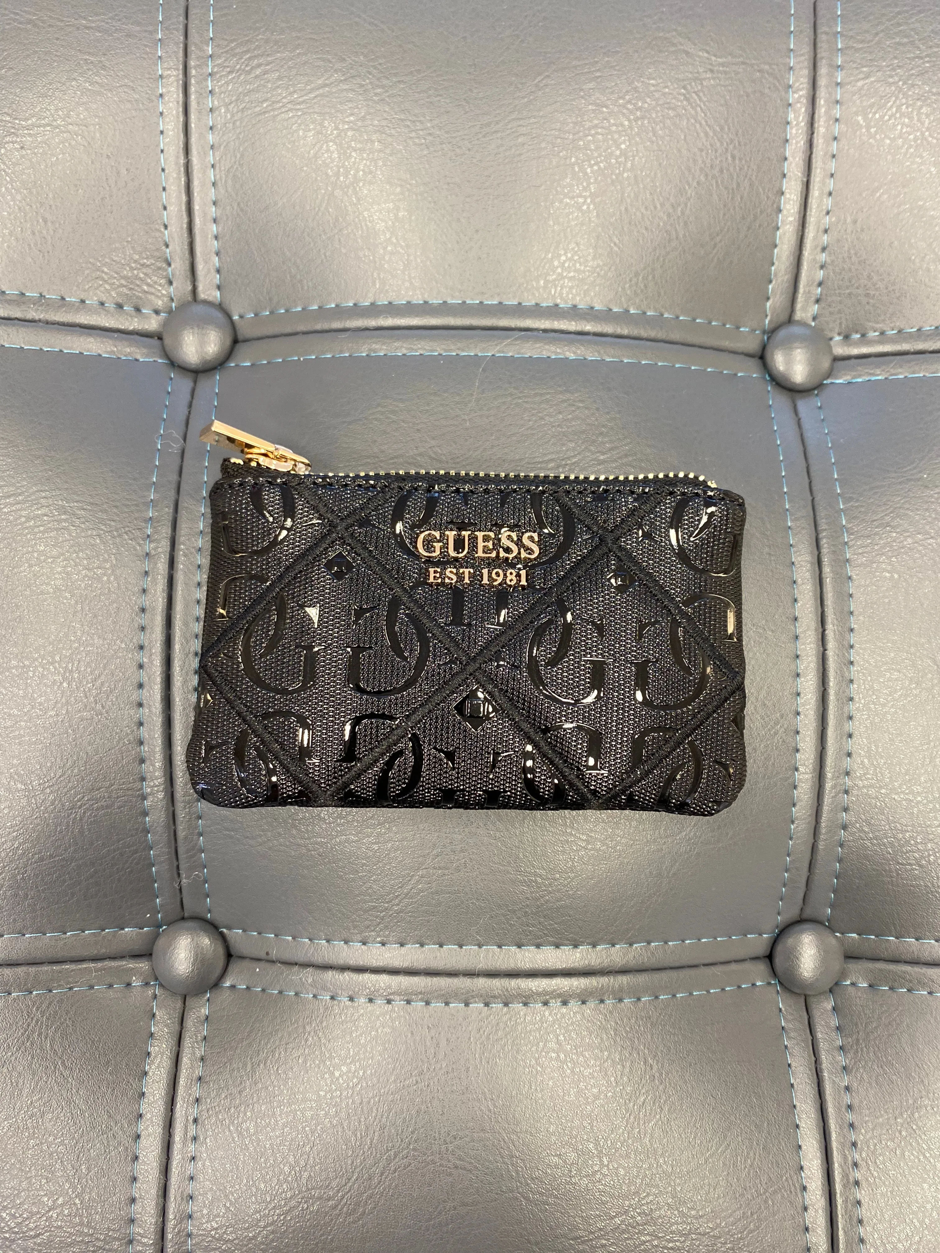 GUESS CADDIE LOGO PATENT MINI WALLET